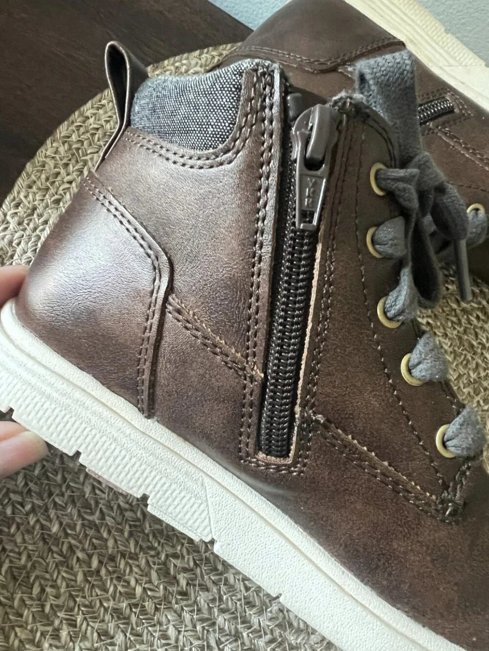 Cat & Jack Tennis Boots for Boys, Brown, Size 1. Kids shoes .